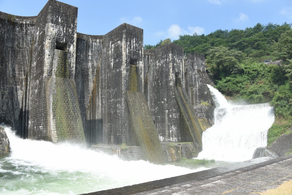 🏞️ 호넨이케 댐(호넨이케 엔테이) 이미지 1